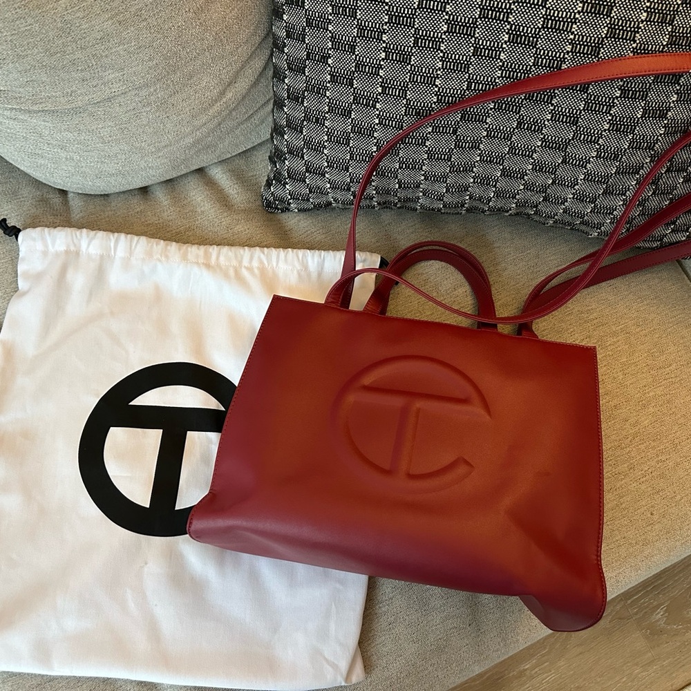 Telfar medium Tote Bag in Ox-blood red